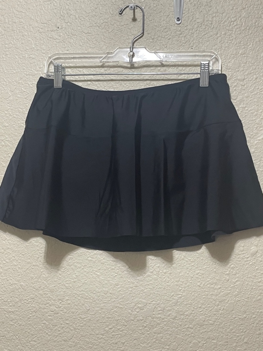 Maidenform Swimwear Women's Black Swim Bottom. Good Condition. Size M.